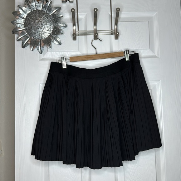 Never Not Hustling Women’s Pleaded Skort Black Size XL. Shorts under w/pocket - Picture 3 of 4